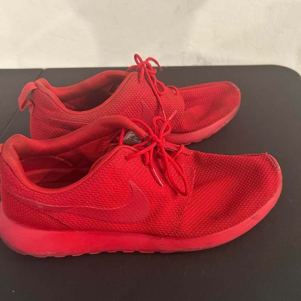 Nike Roshe One Size US 12 Triple Red Sneakers